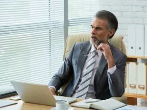 Salariu 6.400 €/ lunar pentru românii dispuși să aibă acest program de muncă. Ce trebuie să facă? - Foto: Freepik (rol ilustrativ)