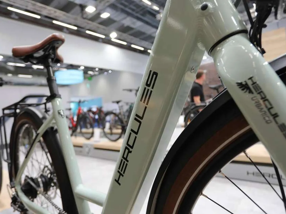 Nu mai folosiți aceste biciclete electrice. Producătorul retrage cinci modele din cauza unui risc grav