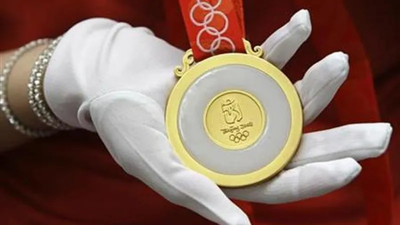Medaliile de la JO 2022 de la Beijing, inspirate de vechi pandantive chinezeşti de jad. / Foto: reuters.com