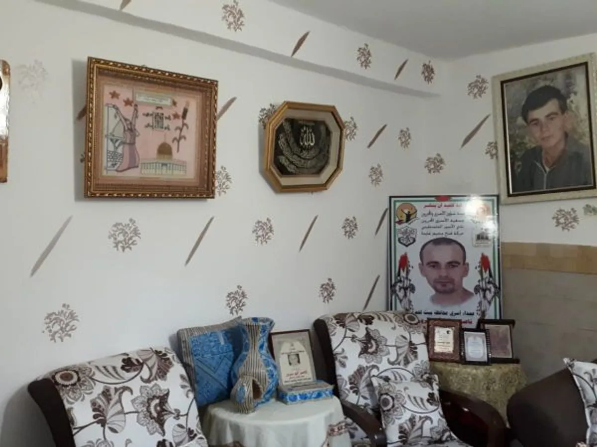 Fotografiile „martirilor” palestinieni sunt păstrate în casă