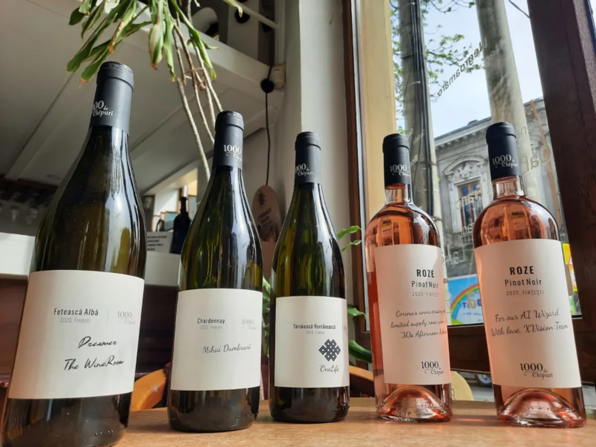 Sticle personalizate din proiectul „Vinul tău din via ta” al Cramei „1000 de Chipuri”