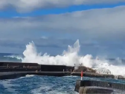Valuri puternice în Tenerife - Foto: X