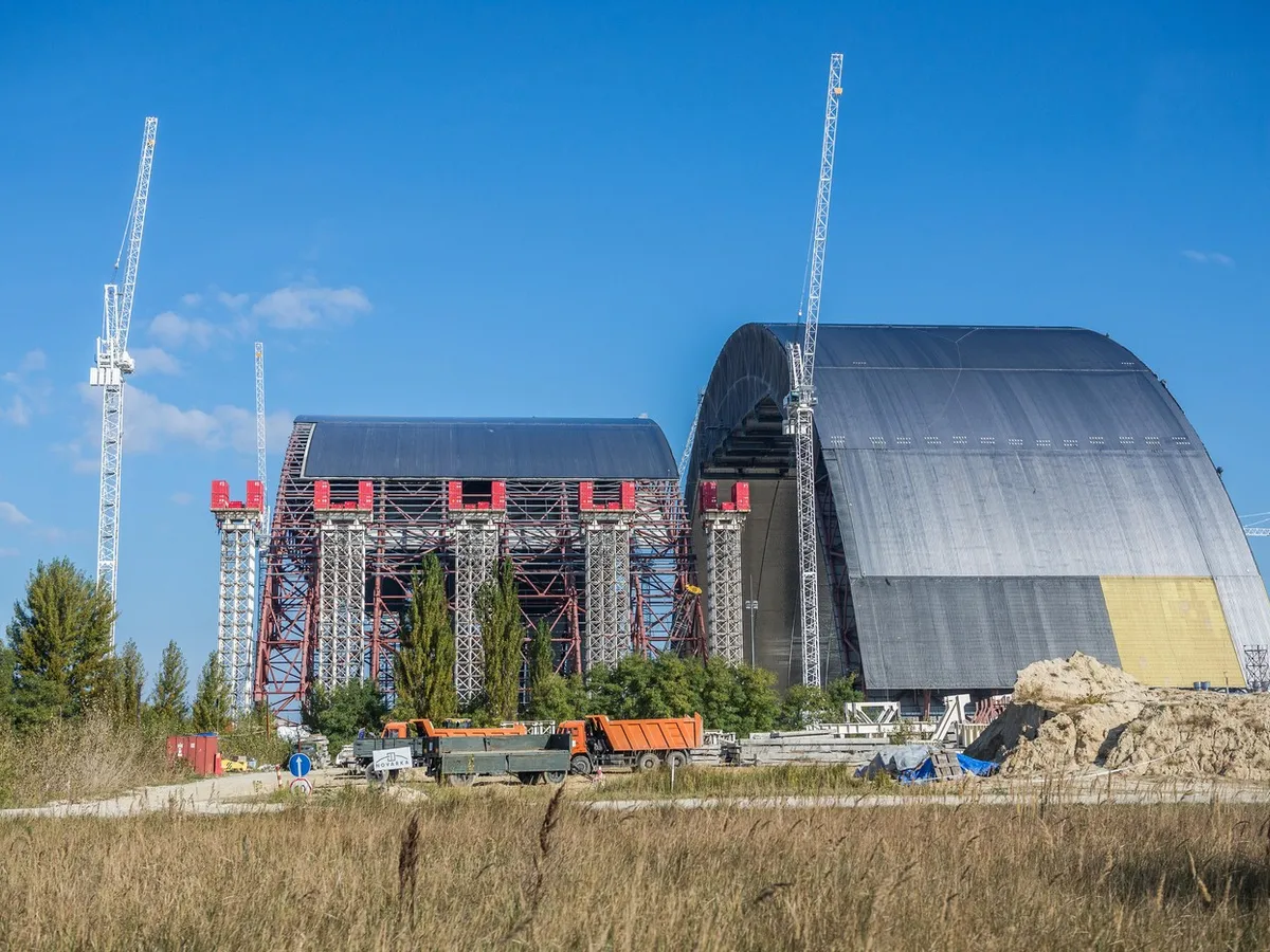 Structura de oțel deasupra Centralei de la Cernobîl, grav avariată de drone  - Foto: Profimedia Images (imagine cu rol ilustrativ)