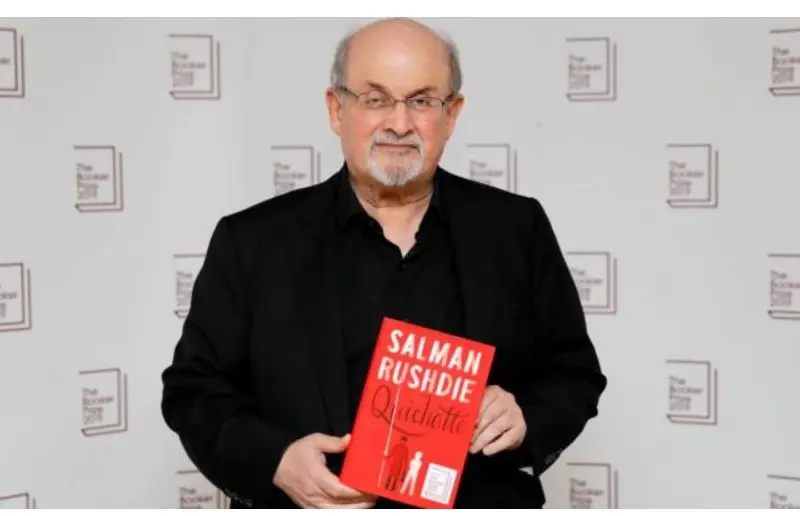 Salman Rushdie a suferit o „plagă înjunghiată în gât”/foto: facebook