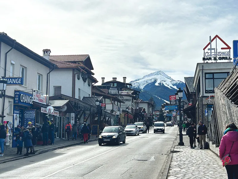 Bansko e un oraș-stațiune viu până târziu în noapte