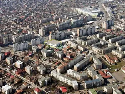 Într-un mare oraș din Româna, la ora actuală, locuitorii celului mai mare cartier trebuie să se plimbe prin cimitir în loc parc - Foto: Facebook / Cartierul Aurel Vlaicu Arad