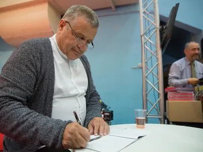 Mircea Dinescu îl dă în judecată pe Ponta.”Eu nu am știut că ”dobitocu” a dat drumul la apă” - Foto: Inquam Photos / Bogdan Buda (rol ilustrativ)