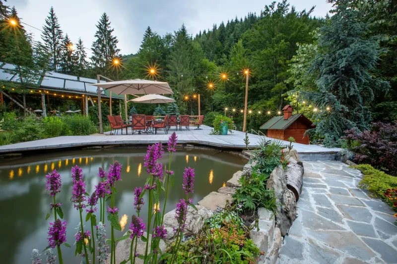 Fosta casă de vânătoare a lui Ceaușescu de la Gura Siriului, transformată în hotel de lux - Foto: sothebysrealty.com