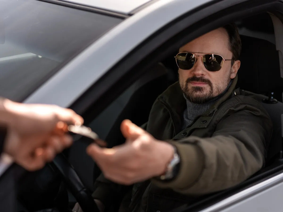 Amendă 1.160 lei pentru șoferii care nu au toate documentele la controlul poliției. Ce să ai la tine