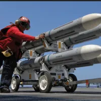 Lista completă a armelor livrate Ucrainei de SUA. Vor spulbera pozițiile Rusiei pe front - Foto: US Navy ( imagine cu caracter ilustrativ)