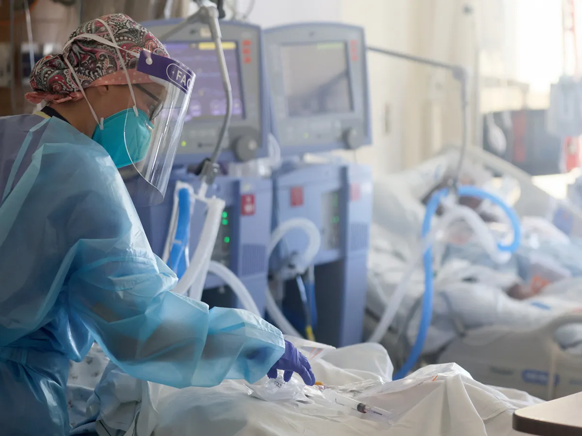 100 medici ATI, audiați la poliție în urma plângerilor depuse de rudele unor decedați de COVID / NPR