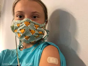 Activista Greta Thunberg s-a vaccinat Foto; Twitter