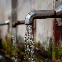 În mai multe localități din Botoșani, apa se furnizează cu program. / Foto: pixabay.com
