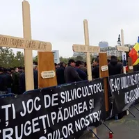 Protest al pădurarilor în Piața Victoriei/FOTO: hotnews.ro