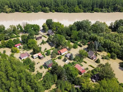 FOTO Dunărea închide Budapesta și inundă o stațiune. Ce se întâmplă când viitura ajunge în România? -  Foto: index.hu