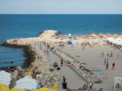 „Fug gibonii să prindă mâncare”. Revolta unei turiste după vacanța la Eforie Nord: „În altă țară, cocalarul e manierat, dar la noi e țăran sadea”