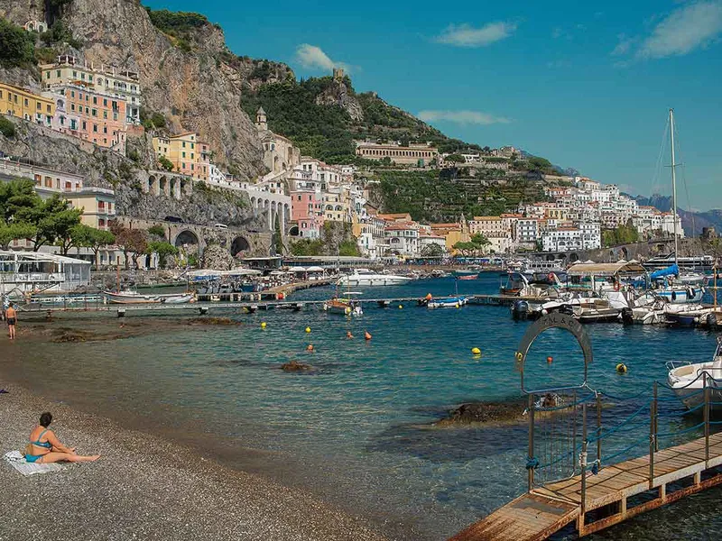 Plaja din Amalfi - Foto: Mugur Vărzariu