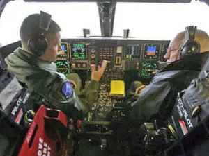 Semințele de floarea-soarelui: ingredientul secret care îi ajută pe piloții bombardierelor B-2 să stea treji în timpul misiunilor