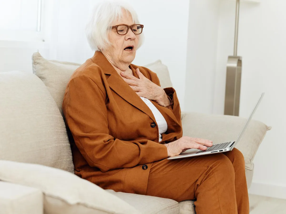 Pensionar așteptând indemnizația - Foto: Freepik