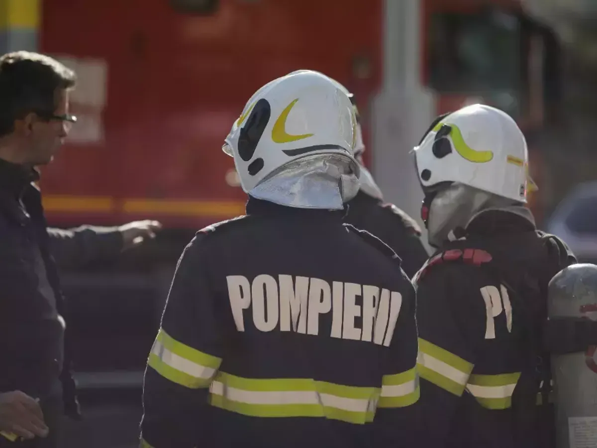 Pompier condamnat după ce a încercat să fraudeze Bacalaureatul cu echipamente ascunse