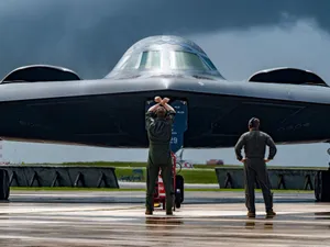 Un avion B-2 Spirit decolează de la baza aeriană americană din Guam - Foto: Profimedia Images