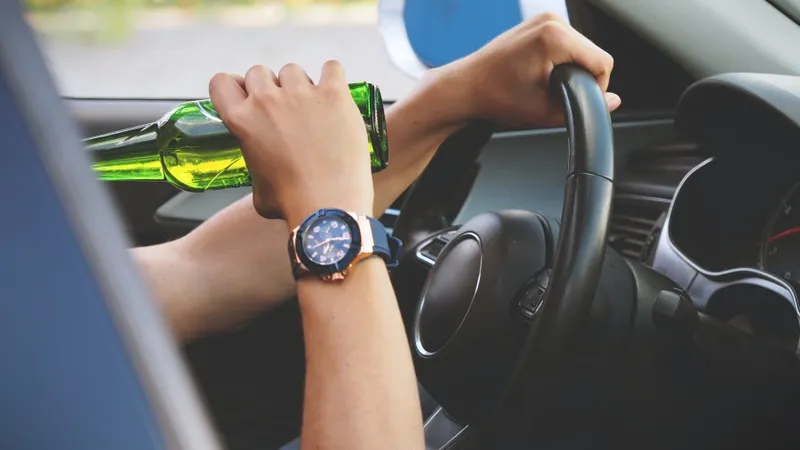 Poliţiştii de la sat nu au aparate alcooltest. Sunt nevoiți să îi miroase pe șoferi - Foto: Pexels/ Imagine cu caracter ilustrativ