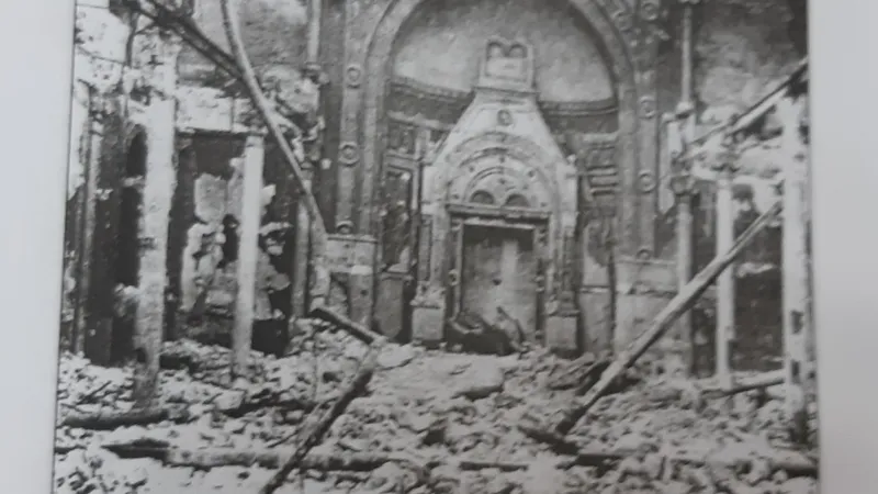 Sinagoga Cahal Grande, arsă în timpul rebeliunii legionare. Sursa imagine: Raport Final / CSIER