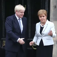 Boris Johnson a felicitat-o pe Nicola Sturgeon şi a invitat-o la o întâlnire cu guvernul britanic. /  Foto: heraldscotland.com