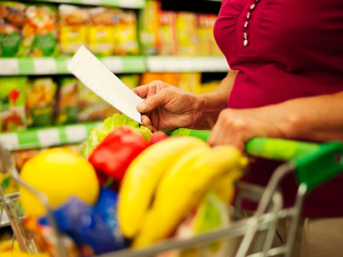 Coș de cumpărături la supermarket - Foto: Freepik (rol ilustrativ)