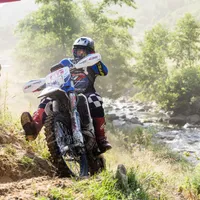 A început Romaniacs 2025, cel mai dificil raliu hard enduro din lume. Cine e lider după prima zi? - Foto: Facebook / Red Bull Romaniacs