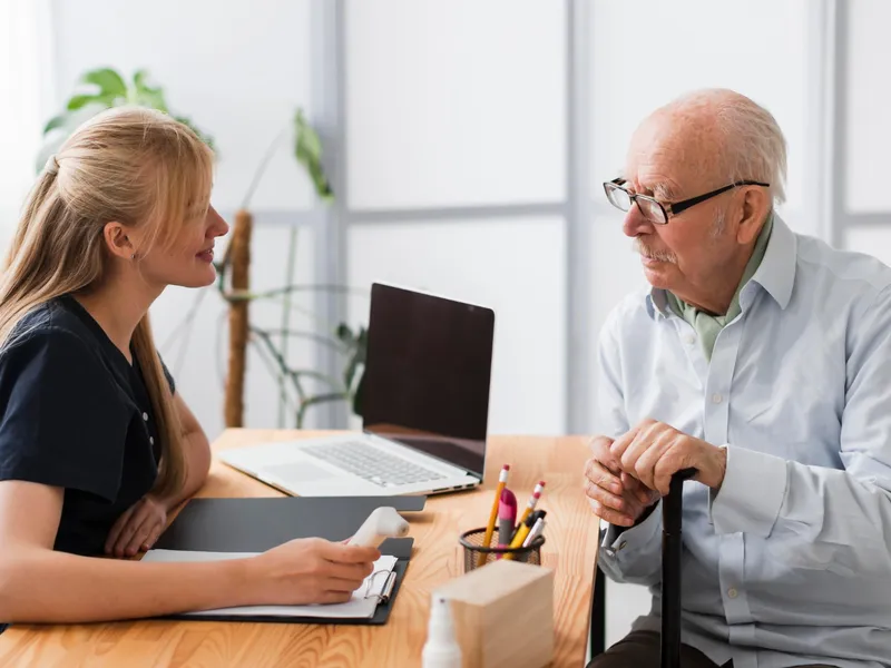 Pensionarii cu pensie de 1.281 lei pot lua bani în plus. Care sunt condițiile de acordare a sumelor foto: Freepik (fotografie cu caracter ilustrativ)