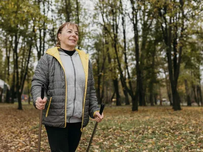 pensionară la pensie - Foto: Freepik