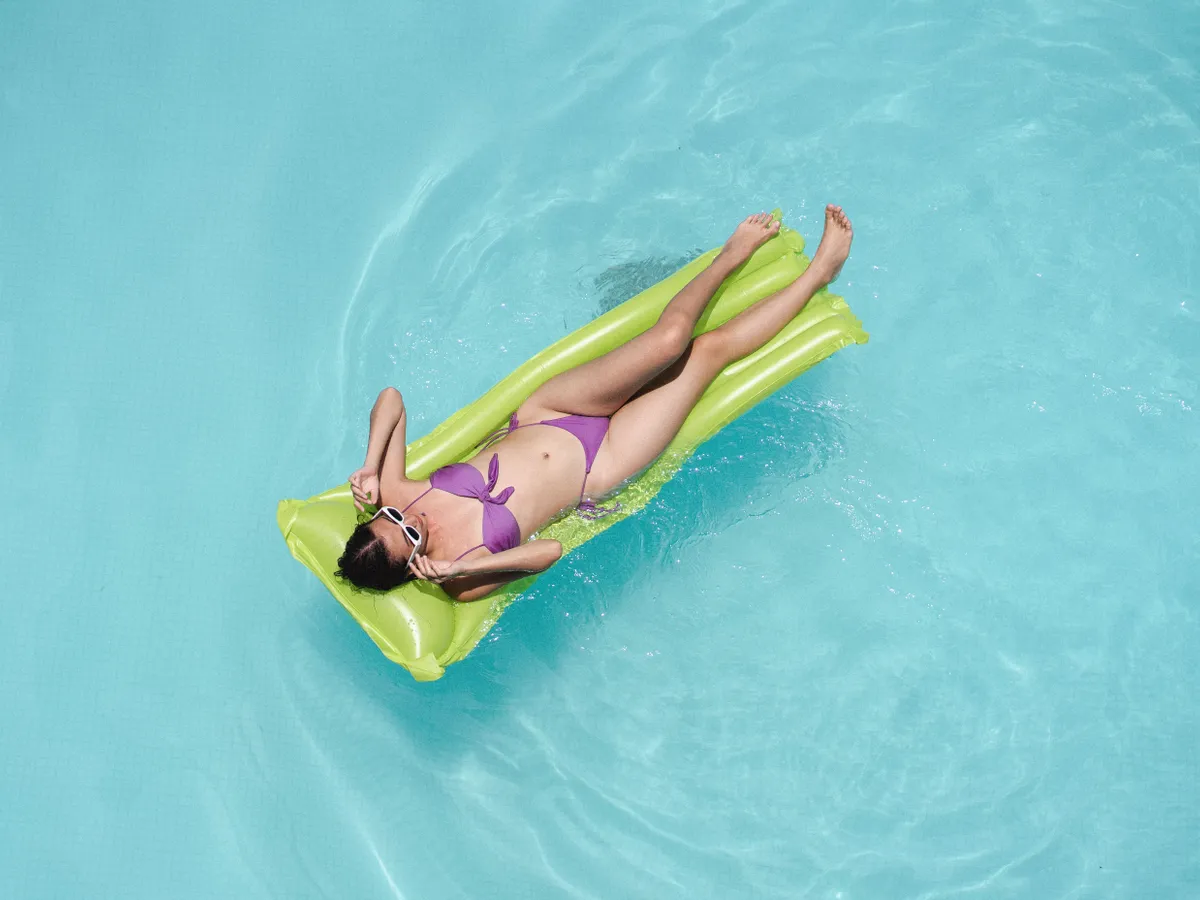 Piscinele clasice sunt de domeniul trecutului. Noua soluție este ieftină, ușor de curățat și cu funcții spa