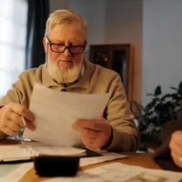 Știre falsă despre creșterea pensie. Cât e pensia minimă de la 1 ianuarie. Cât muncești pentru ea Foto: (Freepik (fotografie cu caracter ilustrativ)