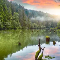 Legenda fetei răpite înainte să se căsătorească. Din destinul ei tragic s-a „născut” Lacul Roșu - Foto: Facebook/ Imagine cu caracter ilustrativ