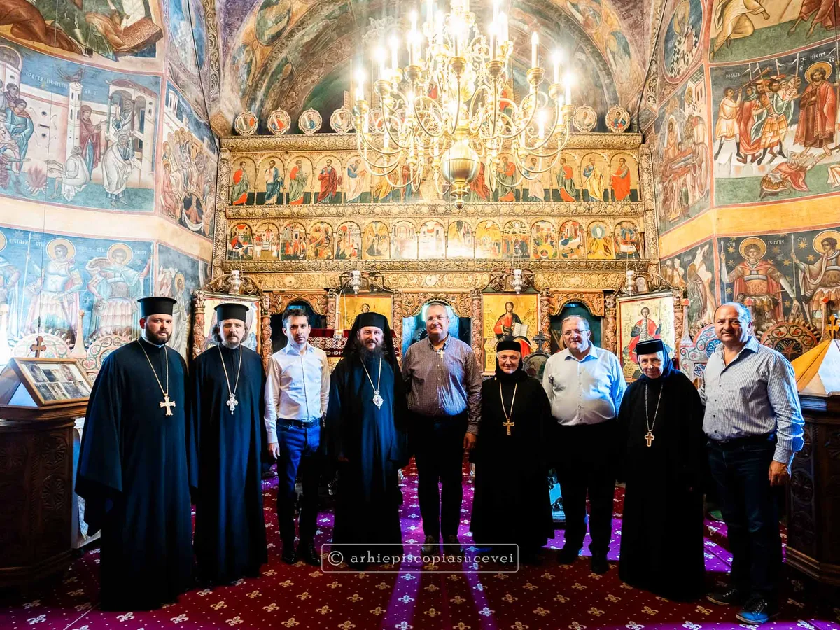 Ordinul eparhial „Crucea Bucovinei” i-a fost oferit lui Nicolae Ciucă la Voroneț: „Nu mă așteptam” - Foto: Arhiepiscopia Sucevei