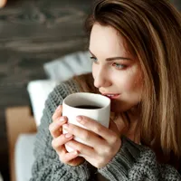 Motivul pentru care să NU bei cafea după ce mănânci. Îți afectează sănătatea. Când să o consumi - Foto: Freepik (rol ilustrativ)