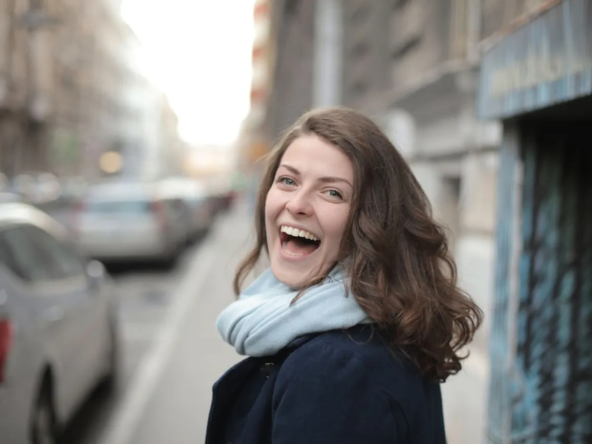 Femeie fericită - Foto: Pexels (Imagine cu rol ilustrativ)