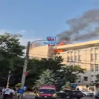 Complexul Comercial "Bucovina" a luat foc de la o saună. 50 de persoane s-au autoevacuat Foto: Suceava Fail
