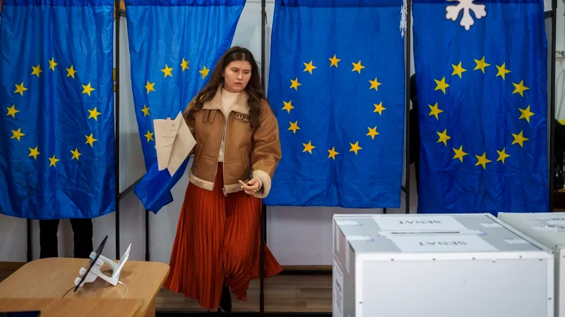 Mesajele electorale transmise post-campanie, considerate propagandă și sancționate conform legii: FOTO - Profimedia(imagine cu rol ilustrativ)