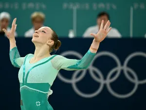 Ana Bărbosu pe locul 4, Sabrina Voinea, pe 5, în finala de la sol - Foto: Profimediaimages.ro