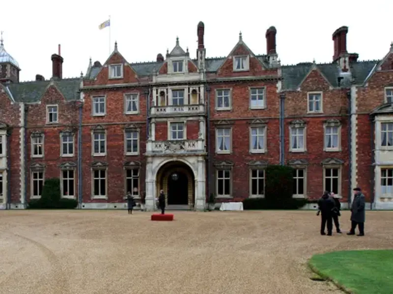 Prințul Charles va deschide porțile palatelor regale pentru public când va deveni rege. În imagine, Sandringham House/FOTO: The Guardian