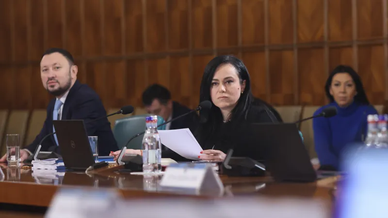 Ministrul muncii, anunț final despre indexarea pensie în 2025. Când se dau ajutoarele de 2.000 lei? - Foto: INQUAM PHOTOS / Octav Ganea