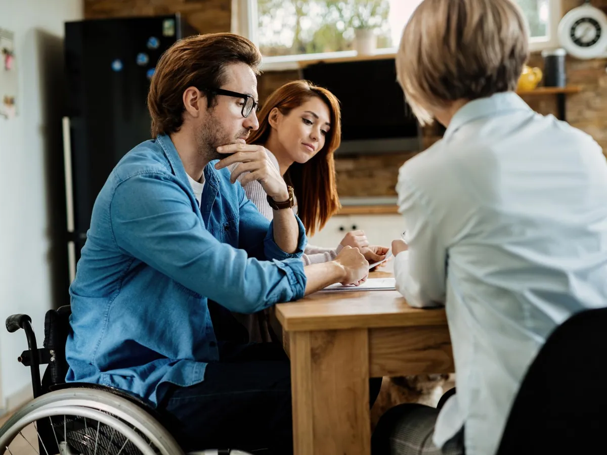 Indemnizațiile de handicap vor fi plătite mai repede luna aceasta. Când vor fi virate sumele? - Foto: Freepik (Imagine cu rol ilustrativ)