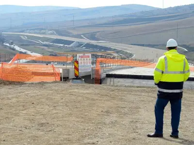 „Autostrada blestemată”: La 20 de ani de la prima lopată, nu e gata. Și mai durează câțiva ani - Foto: INQUAM PHOTOS / Mircea Rosca - Rol ilustrativ