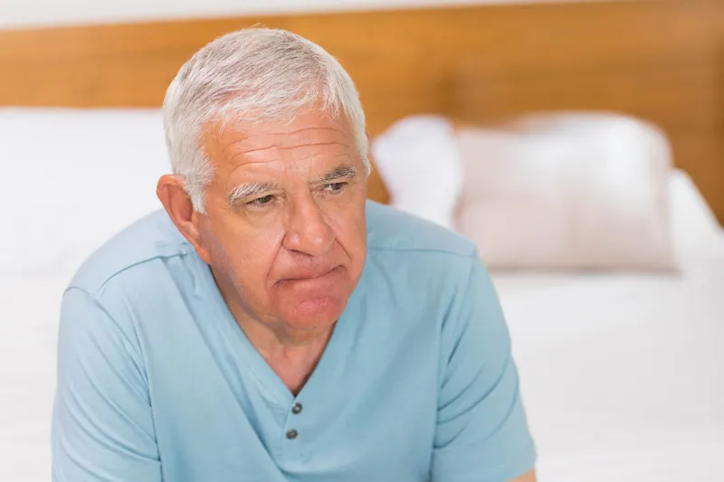 Pensionar gândindu-se că din pensie va cumpăra mai puține produse - Foto: Freepik