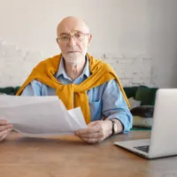 Ajutorul de 50 lei la pensie schimbă facturile la energie. Ce detaliu va apărea? - Foto: Freepik (Imagine cu rol ilustrativ)
