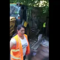 Garaje ilegale de pe Calea Victoriei, la doi pași de Guvern, demolate de Primăria Sector 1. / Foto: captură video