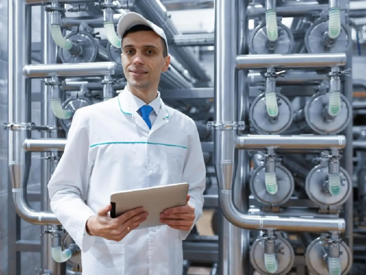 O companie celebră închide mai multe fabrici chimice. Care e motivul? Sute de angajați, afectați - Foto: Freepik (rol ilustrativ)