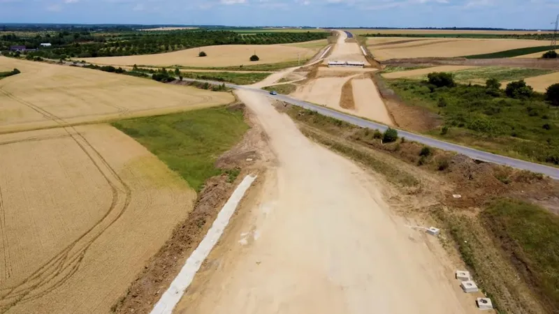 „Minune” pe Autostrada Ford? 32 km trebuie terminați în august 2024, s-a ajuns abia la 50% - Foto: captură video